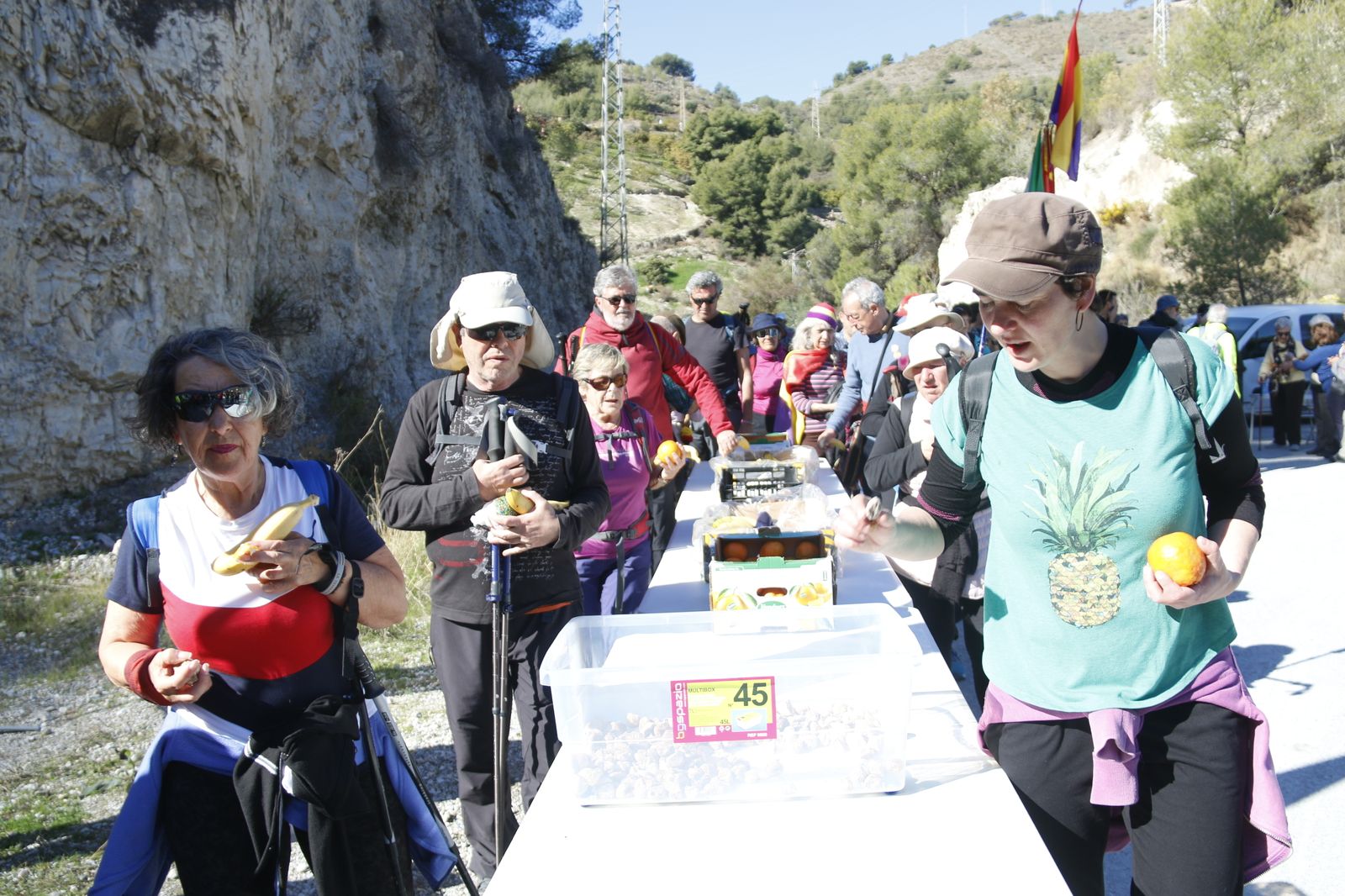 Cientos de personas participan en la marcha de la Desbandá
