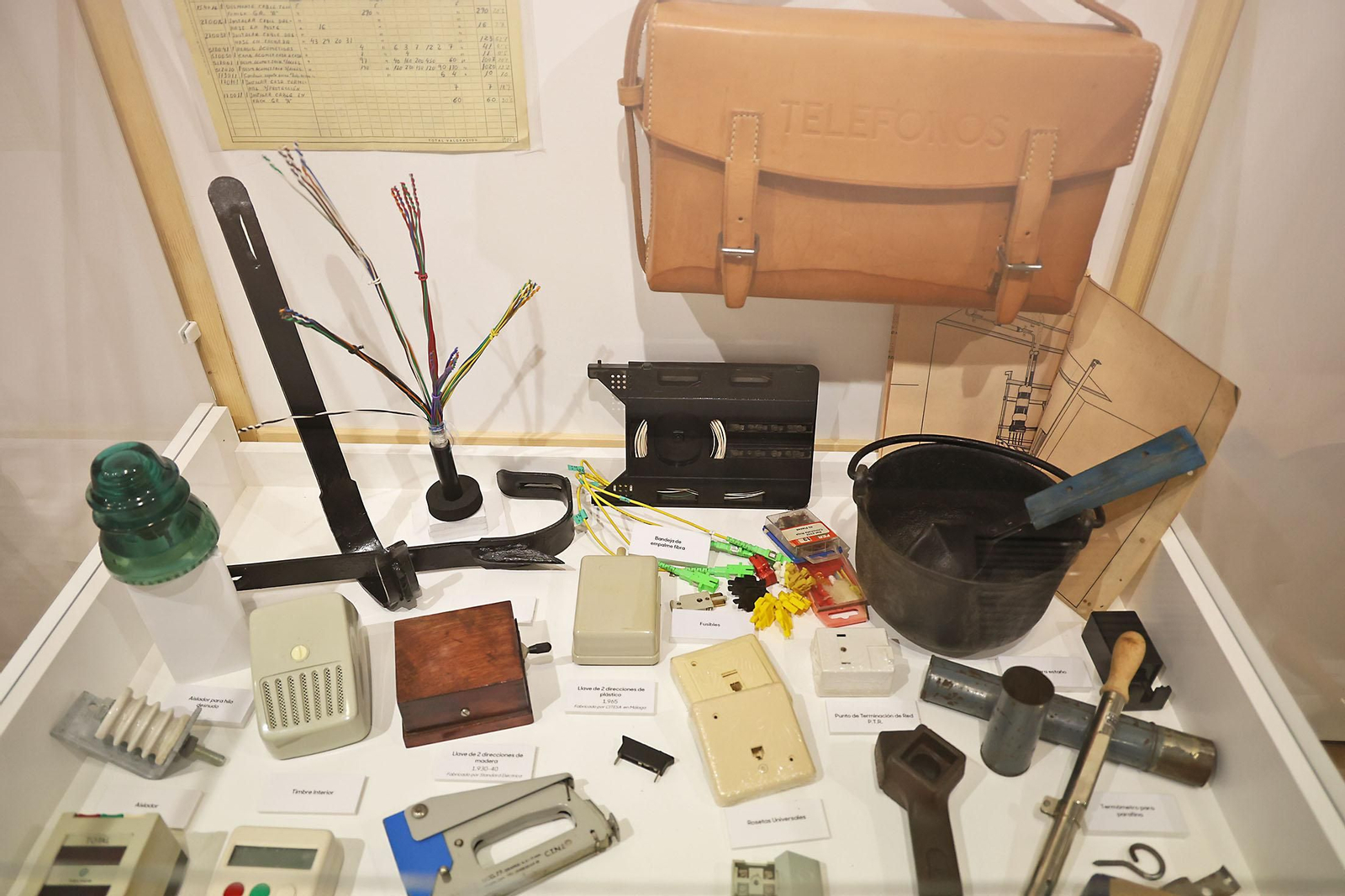 Imágenes de la inauguración de la exposición 'La Telefonía en Huelva'