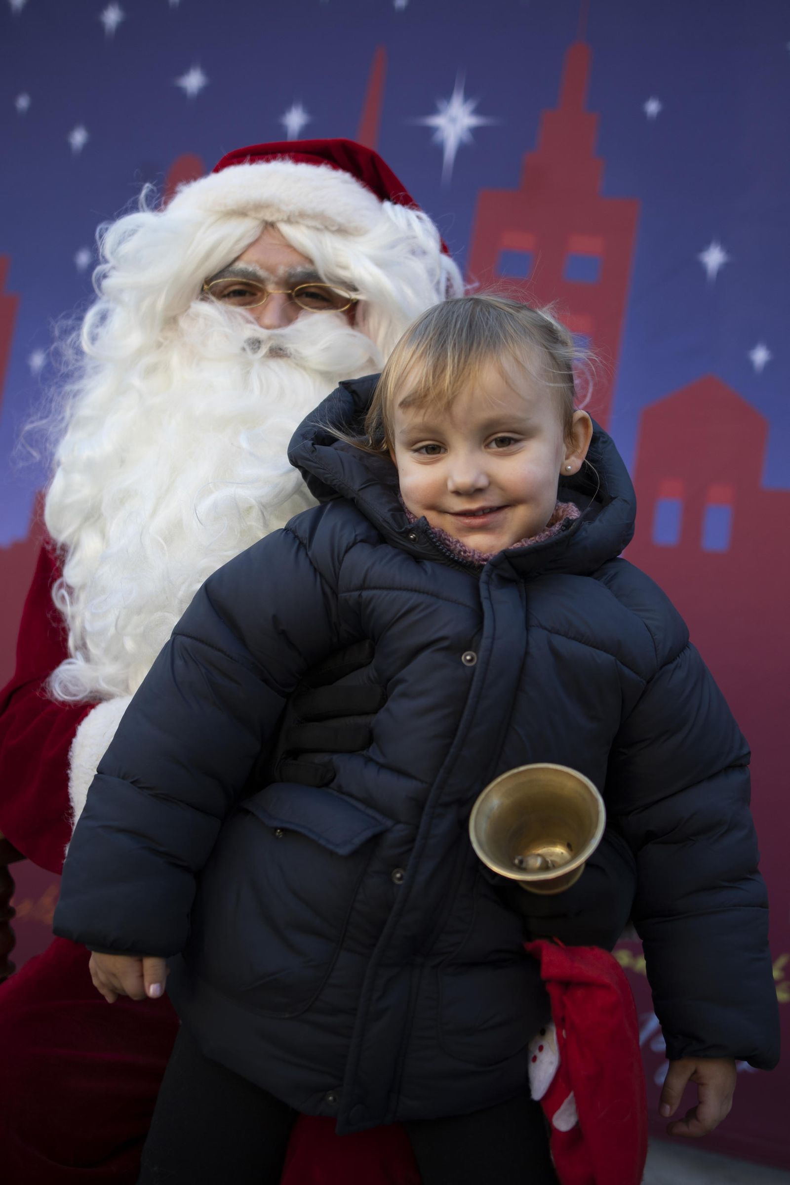 Multitud de visitantes y ambiente navideño en Granada durante el puente, en imágenes