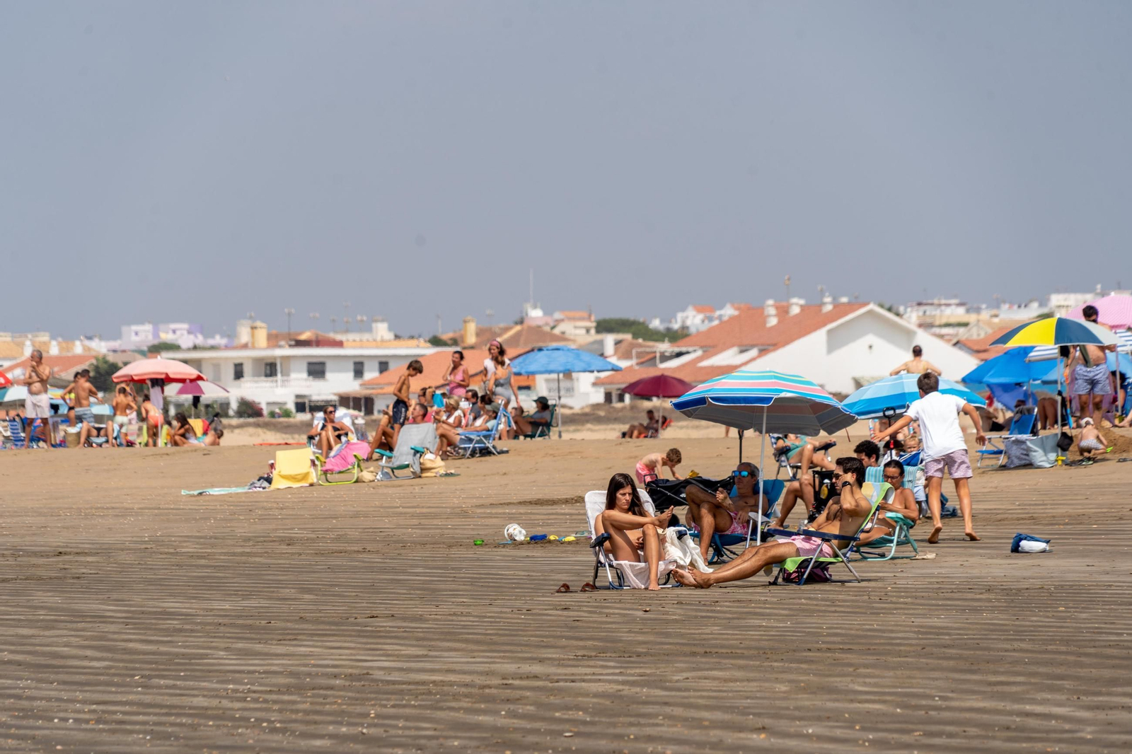 El ambiente de las playas de Huelva el domingo 24 de agosto