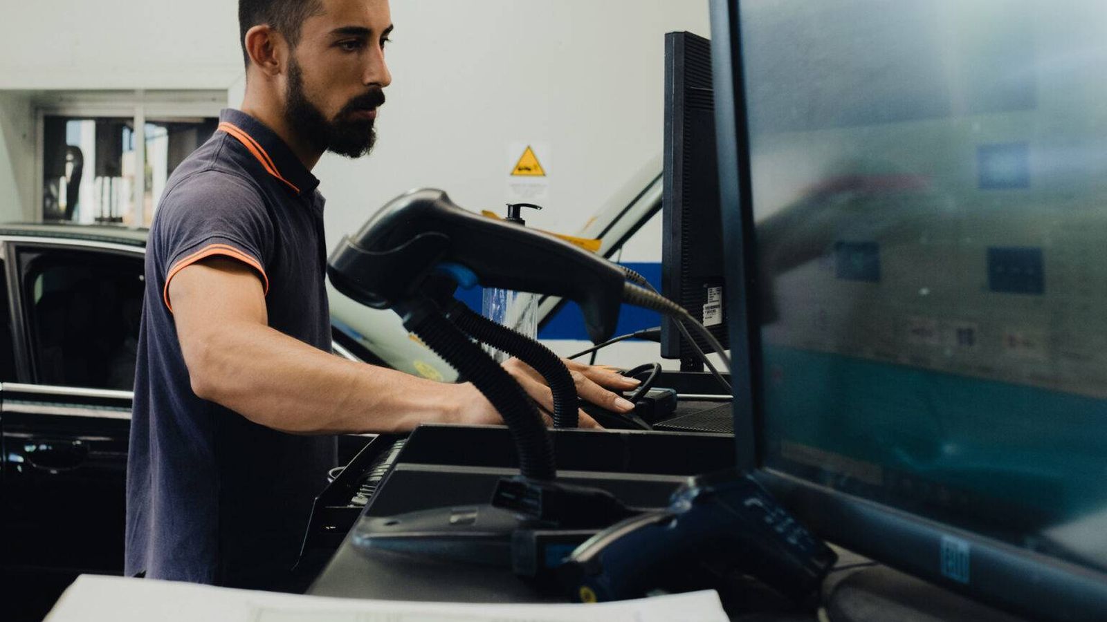 Los turismos eléctricos están exentos de pruebas en relación a gases o ruido.
