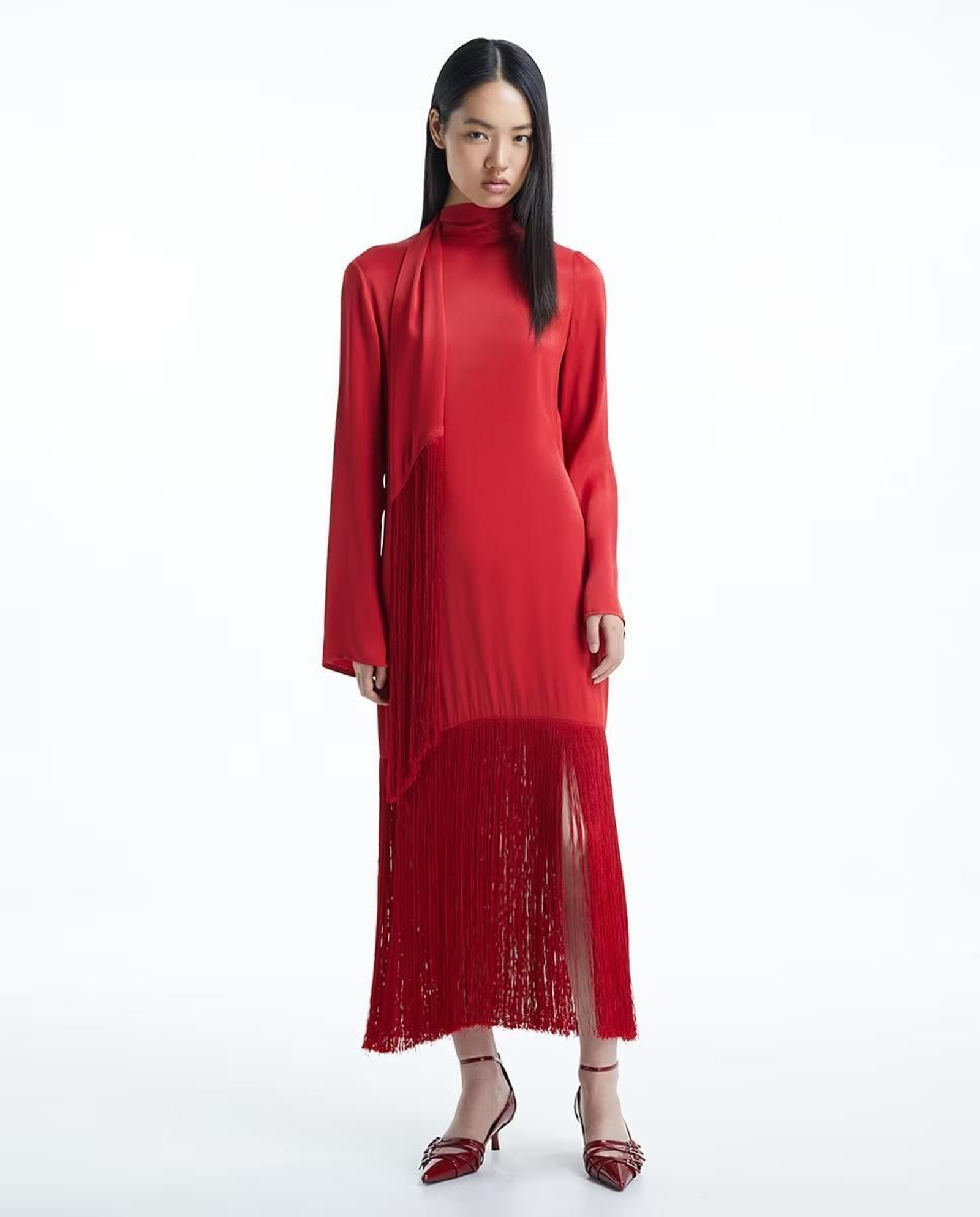 Vestido de flecos de Sfera. Vestido de flecos de Sfera.