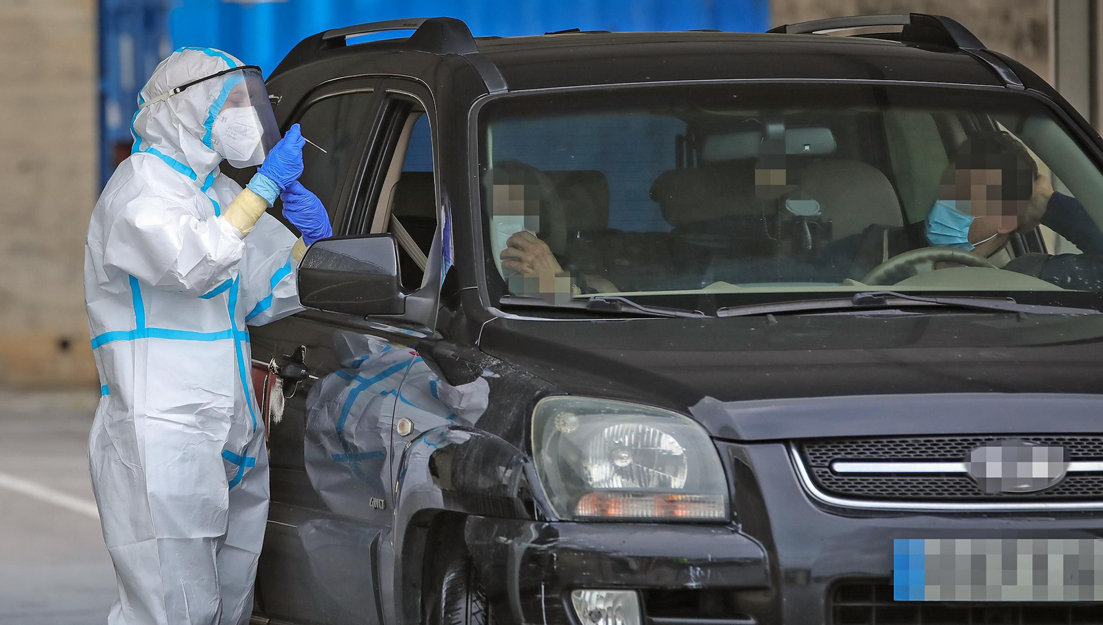 Saturación en el Covid-Car por la gran afluencia de usuarios hoy domingo para hacerse las PCR