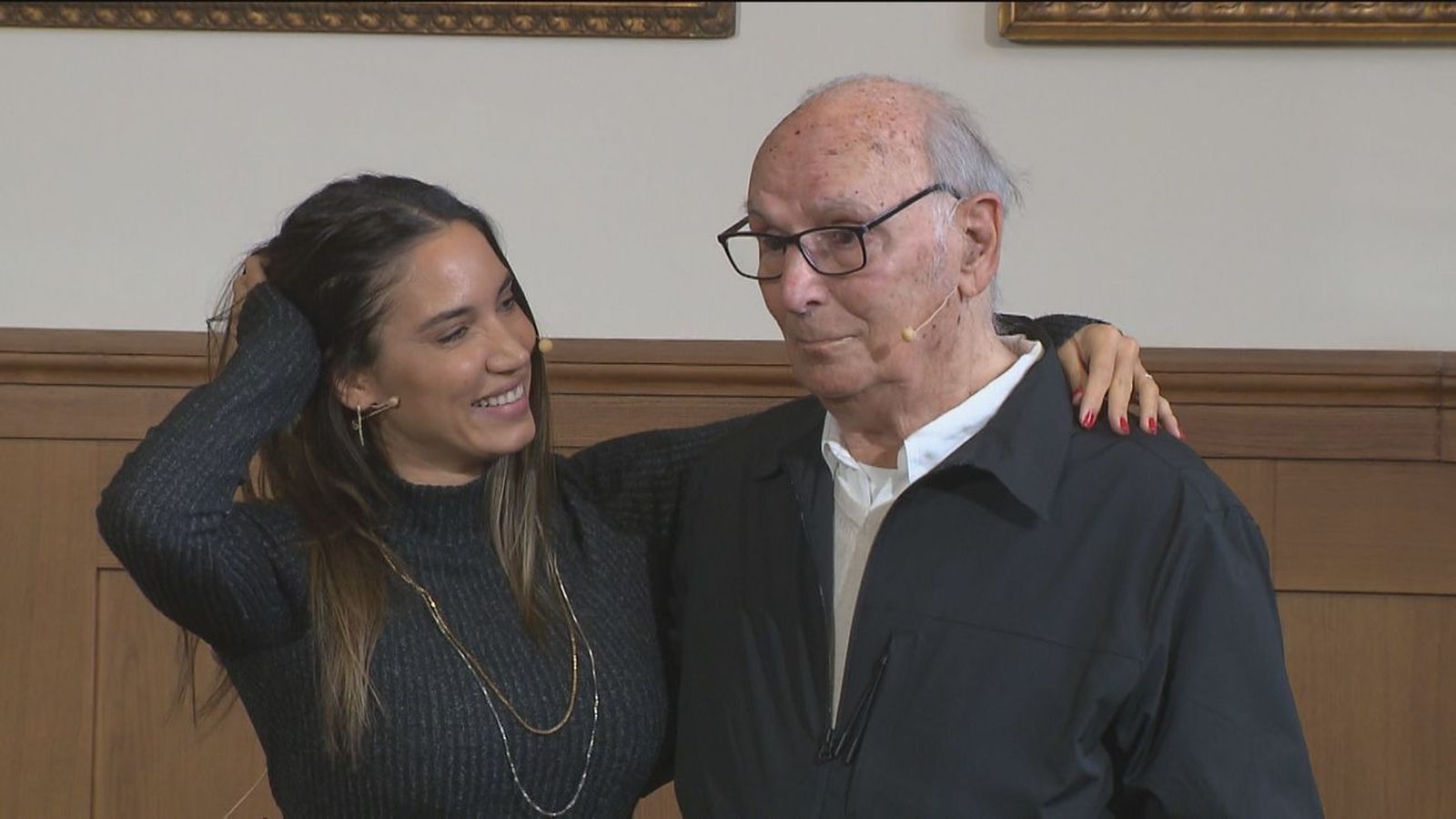 India Martínez junto a Carlos Saura en la presentación de la obra.
