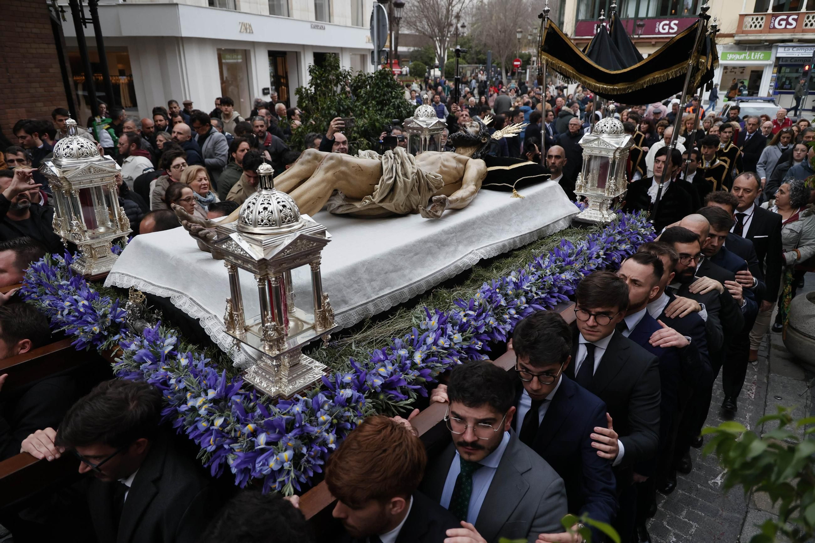 Las imágenes del Vía crucis de las Hermandades