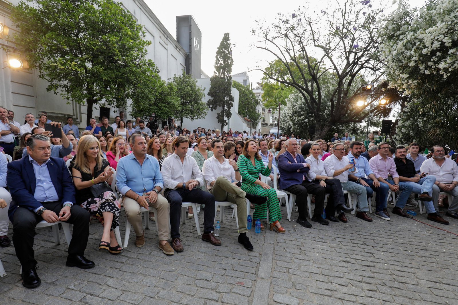 Acto de cierre de campaña del PP. Juanma Moreno, Carmen Crespo, Zoido, Ricardo Sánchez y José Luis Sanz..