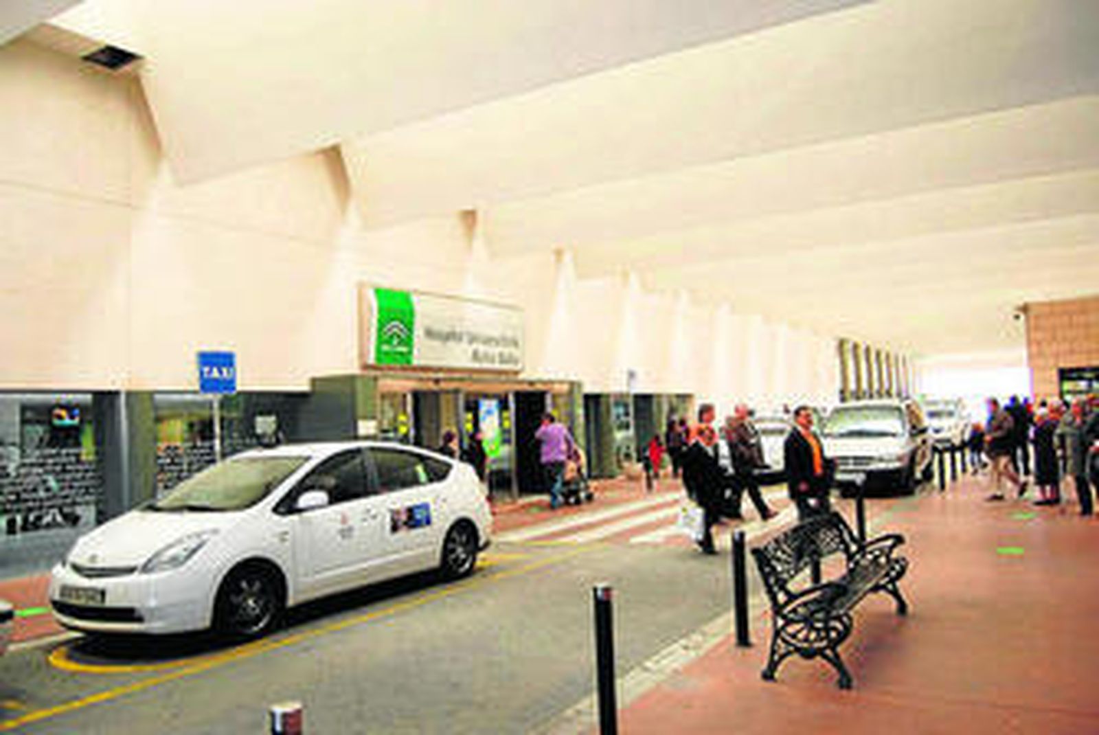 Puerta de acceso al Hospital Reina Sofía.