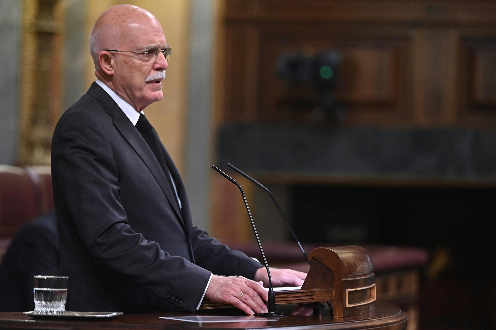 El diputado de Vox, Agustín Rosety Fernández, durante su intervención en el pleno celebrado este jueves en el Congreso. El diputado de Vox, Agustín Rosety Fernández, durante su intervención en el pleno celebrado este jueves en el Congreso.