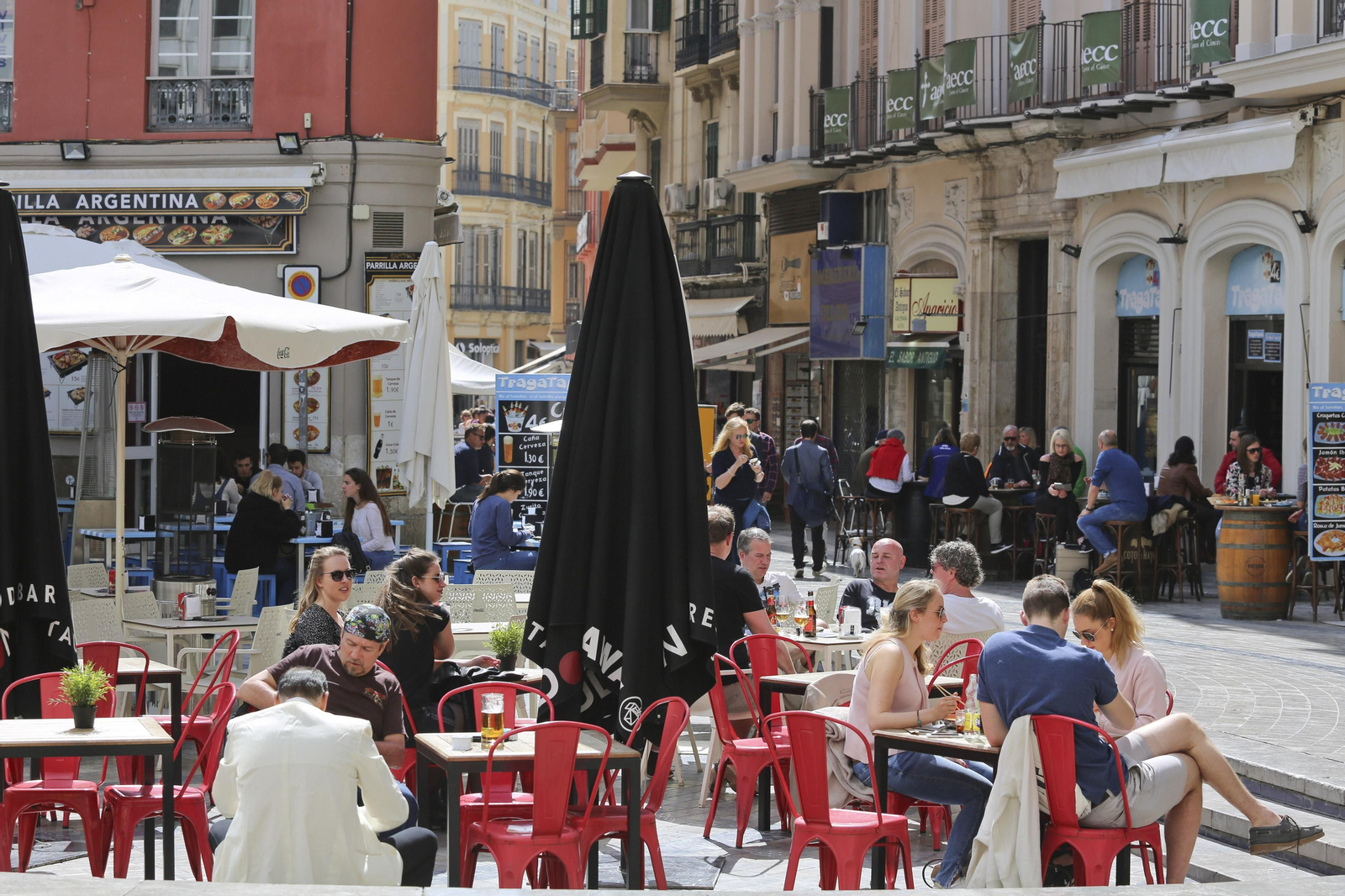 Vista de bares y restaurantes en la Plaza Uncibay y la calle Calderería, dos de los puntos más ruidosos.