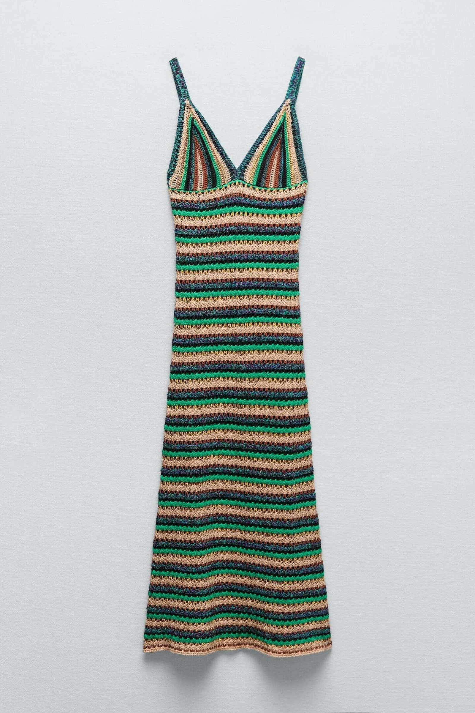 Vestido de crochet de rayas de Zara.
