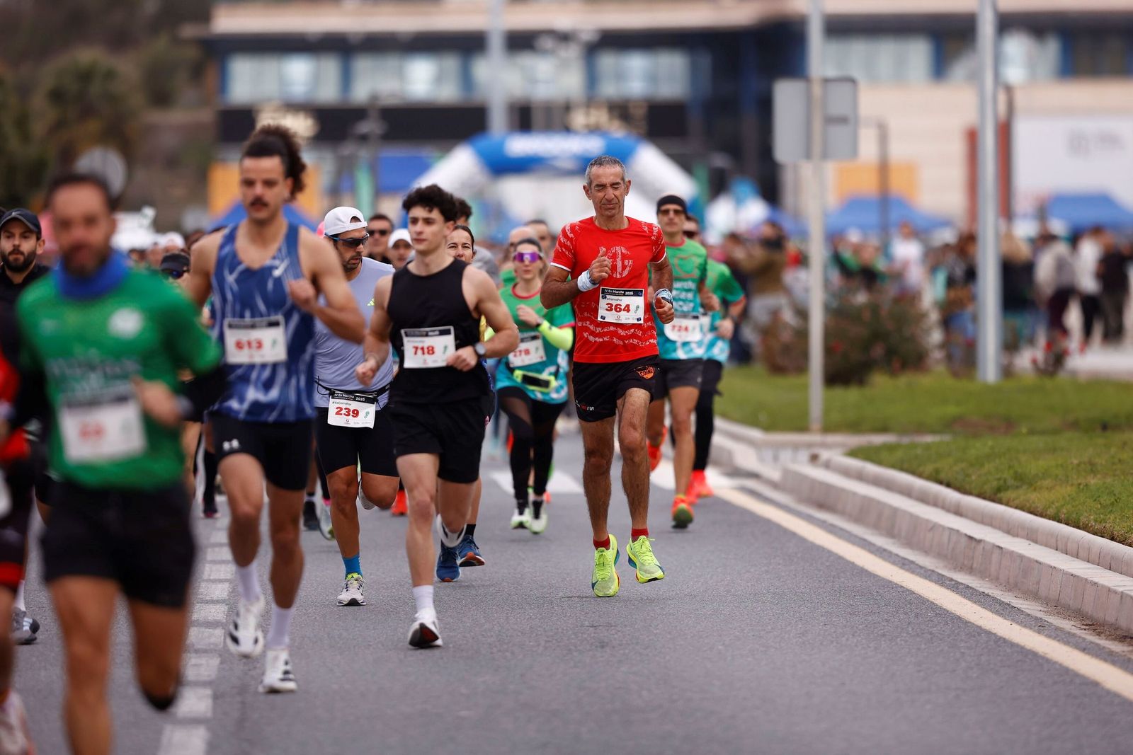 Búscate en las fotos de la Carrera contra el cáncer en Málaga