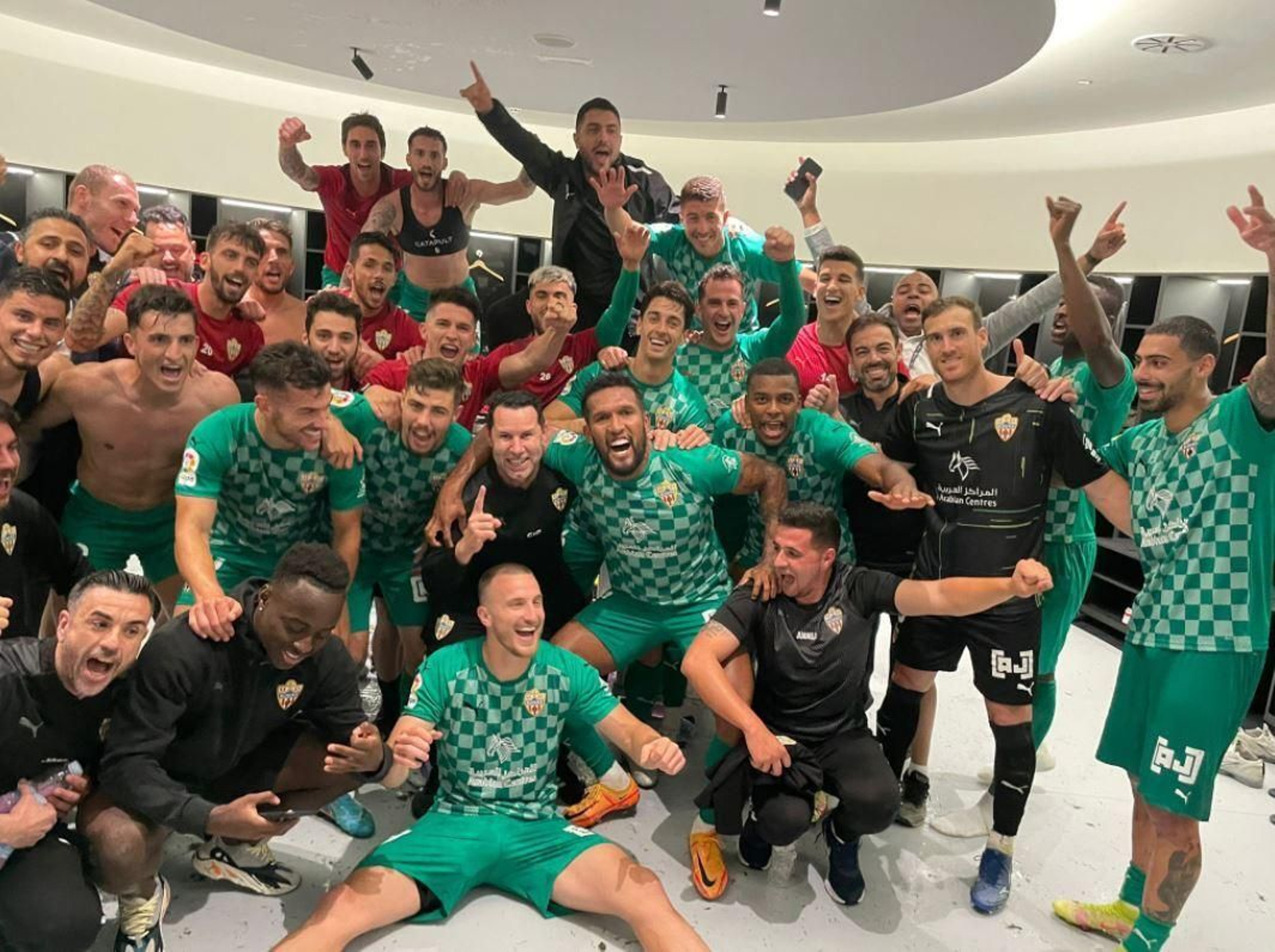 Alegría en el vestuario del Almería.