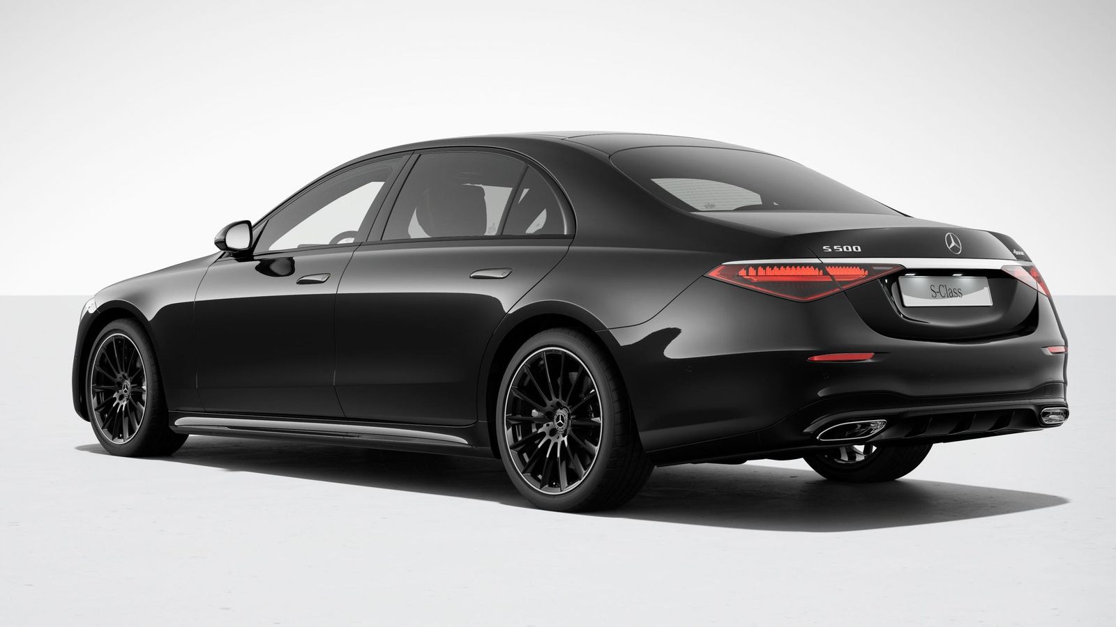 Se lanza también la versión especial Edition de la Clase S, disponible para diferentes motorizaciones, aunque Mercedes no ha anunciado si todas o sólo algunas de las disponibles.