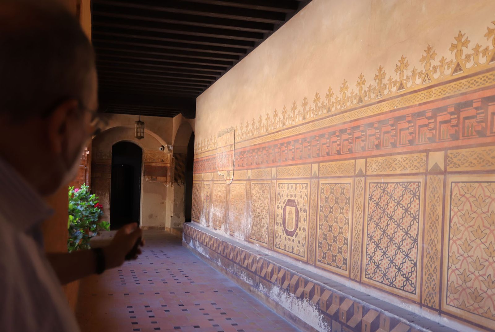 Estado de deterioro en el que se encuentra las pinturas murales del patio mudéjar de La Rábida.