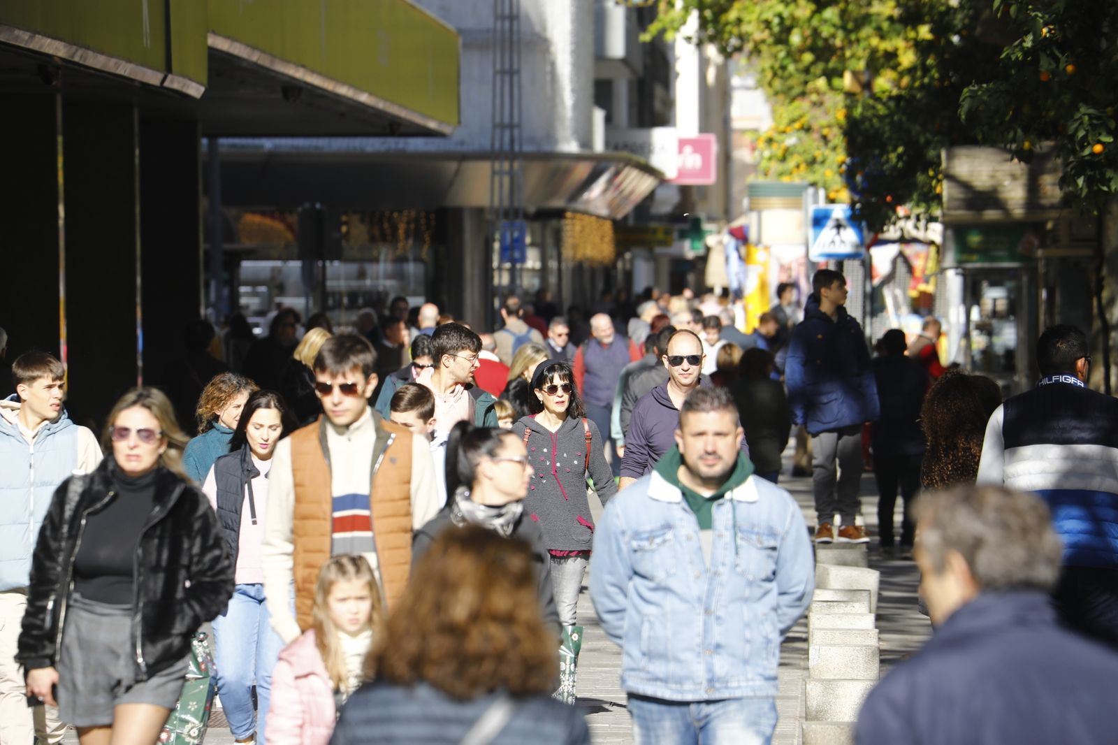 El ambientazo en el Centro de Córdoba para aprovechar el festivo navideño, en imágenes