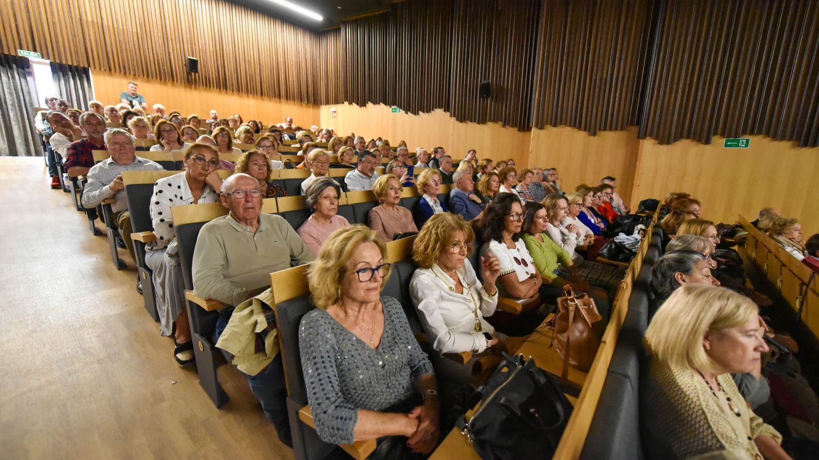 Fotos de la conferencia de Rosa María Calaf con Juan Jose Téllez
