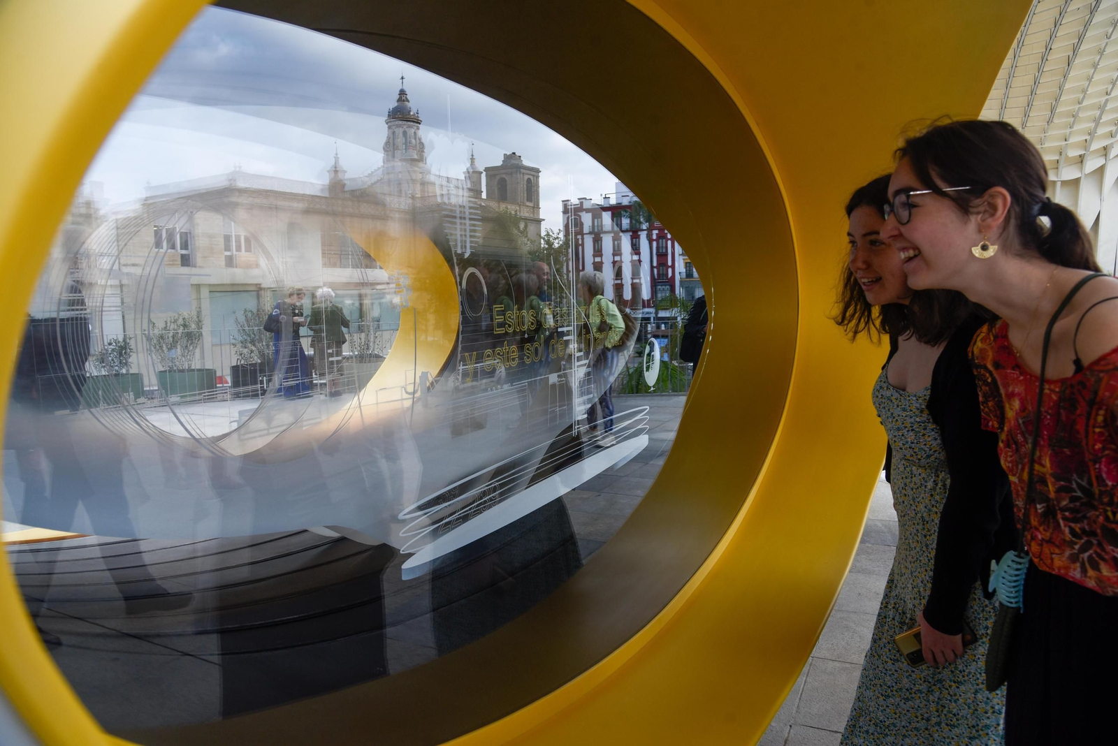 Presentación de la obra escultórica de Dionisio González, en la Plaza Mayor de las Setas