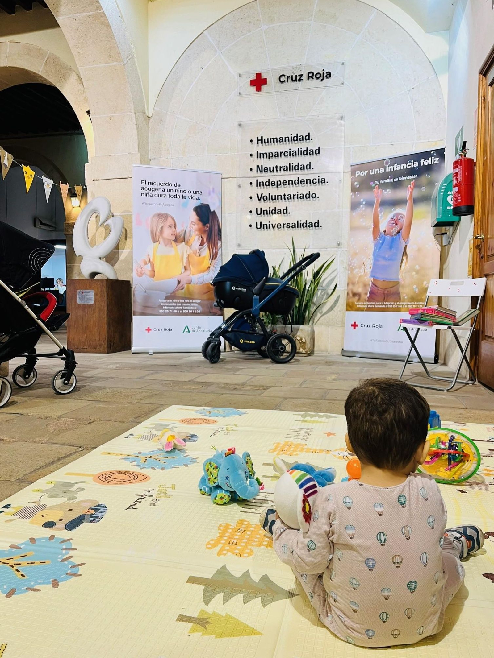 Familias de acogida también han participado en la actividad con sus hijos que han ido en pijama para visibilizar la efeméride