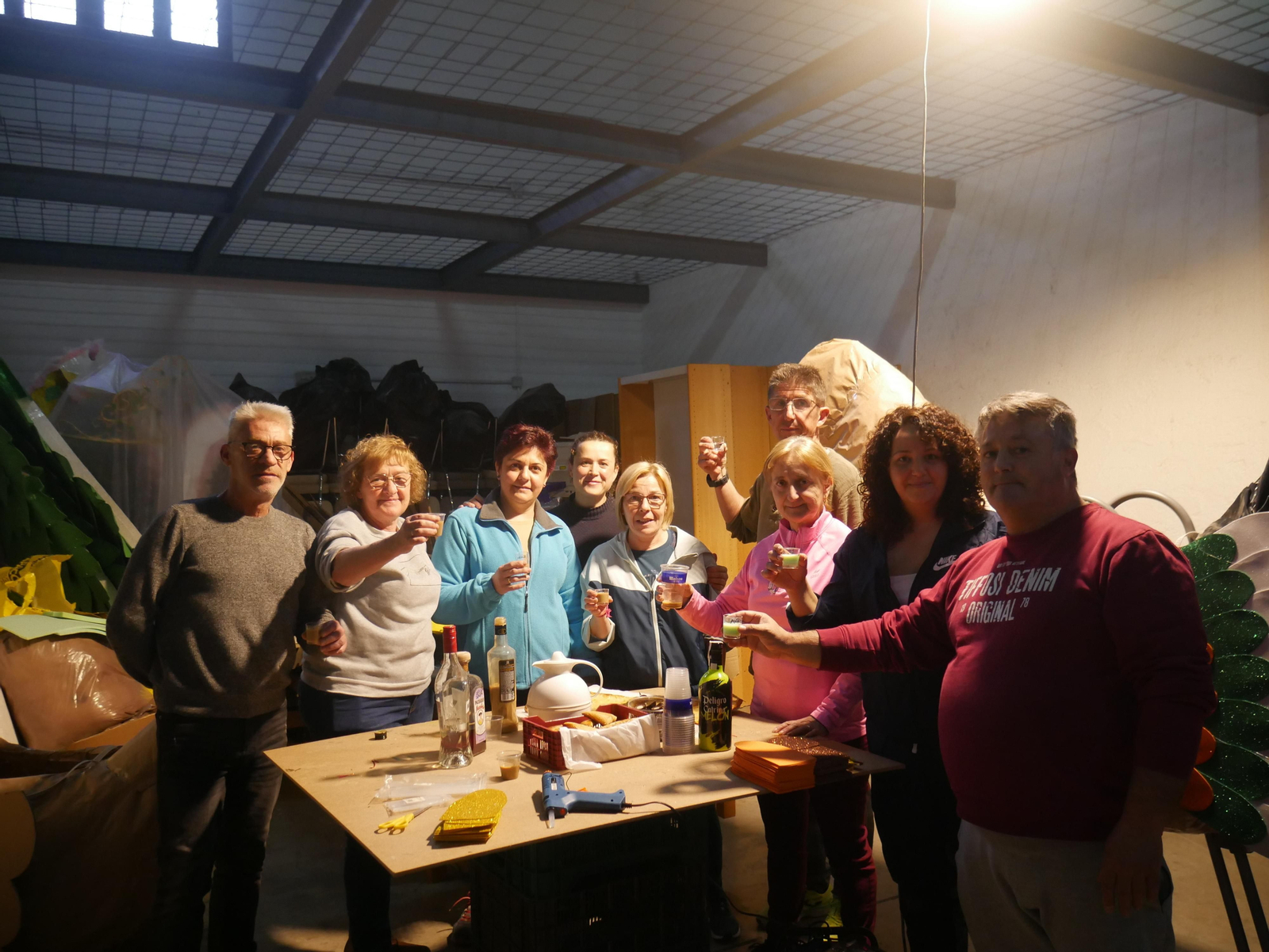 Imágenes de la elaboración de las carrozas tradicionales de Canjáyar