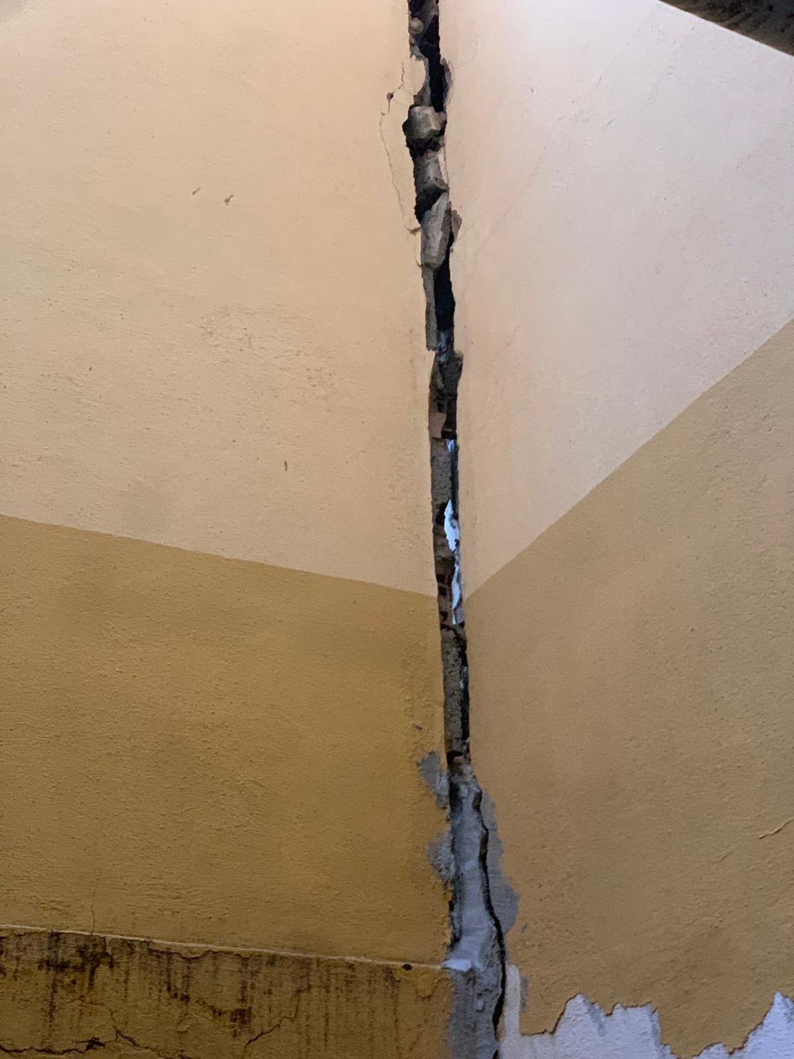 Grieta en el instituto Martiricos de la capital.