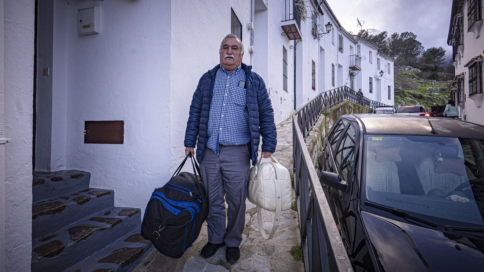 Las imágenes del retorno de los vecinos de Grazalema a sus casas después de once días desalojados
