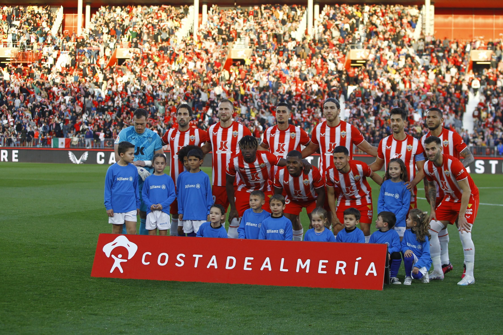 Imágenes de la victoria de la U.D. Almería ante el F.C. Barcelona