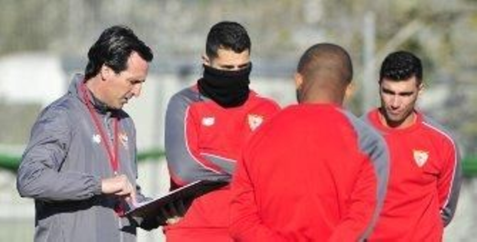 Emery y las vías distintas a Banega