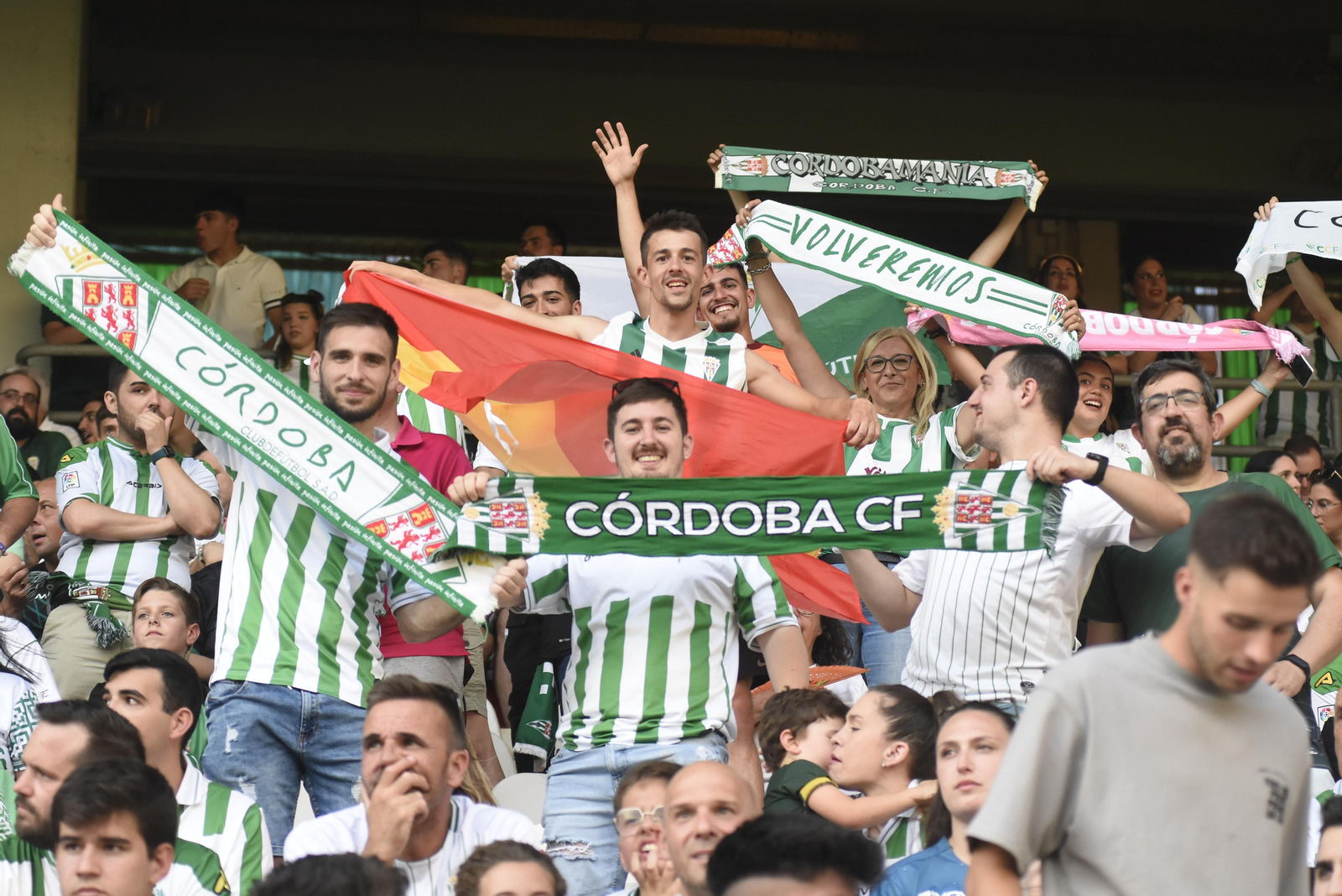 Las mejores fotos del ambiente en El Arcángel para el Córdoba CF - Barcelona Atlétic