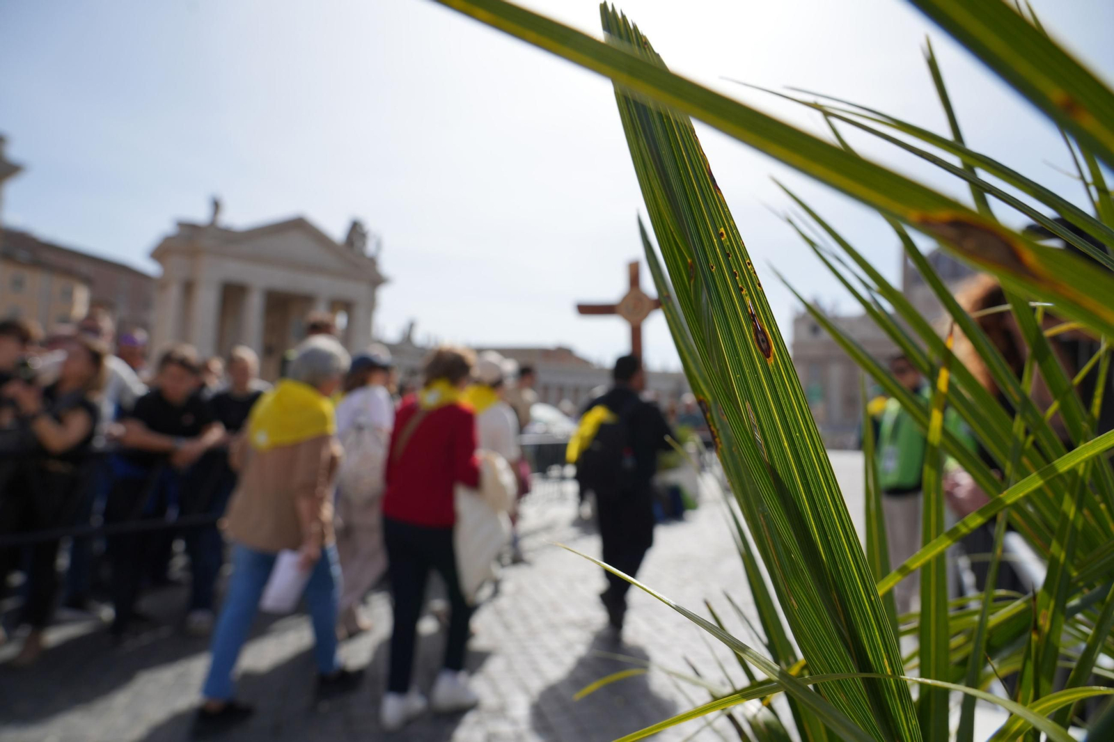 Fotos del ambiente en Roma tras la muerte del papa Francisco