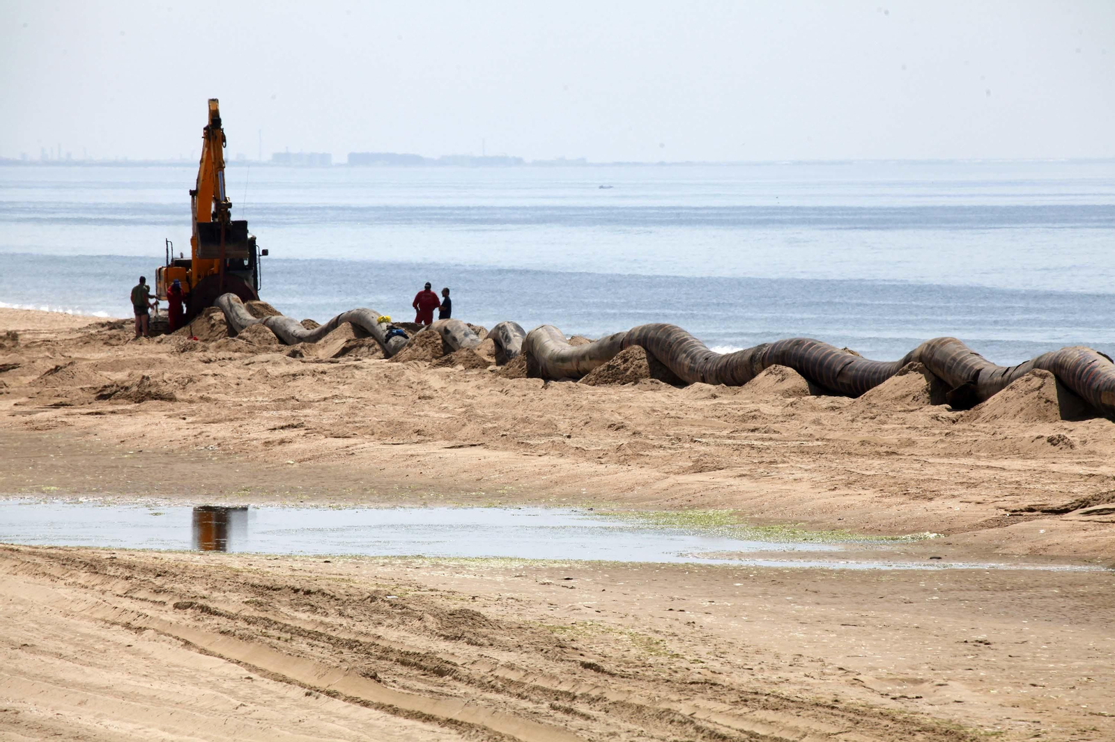 Las imágenes de la recuperación de la playa de La Antilla