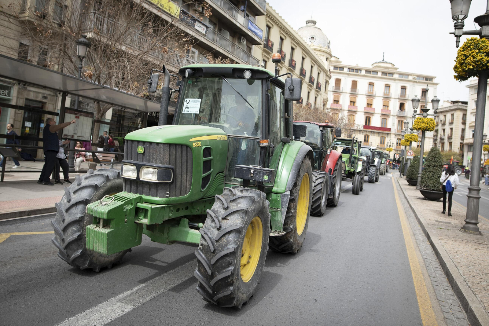 La tractorada pasando por Puerta Real este viernes