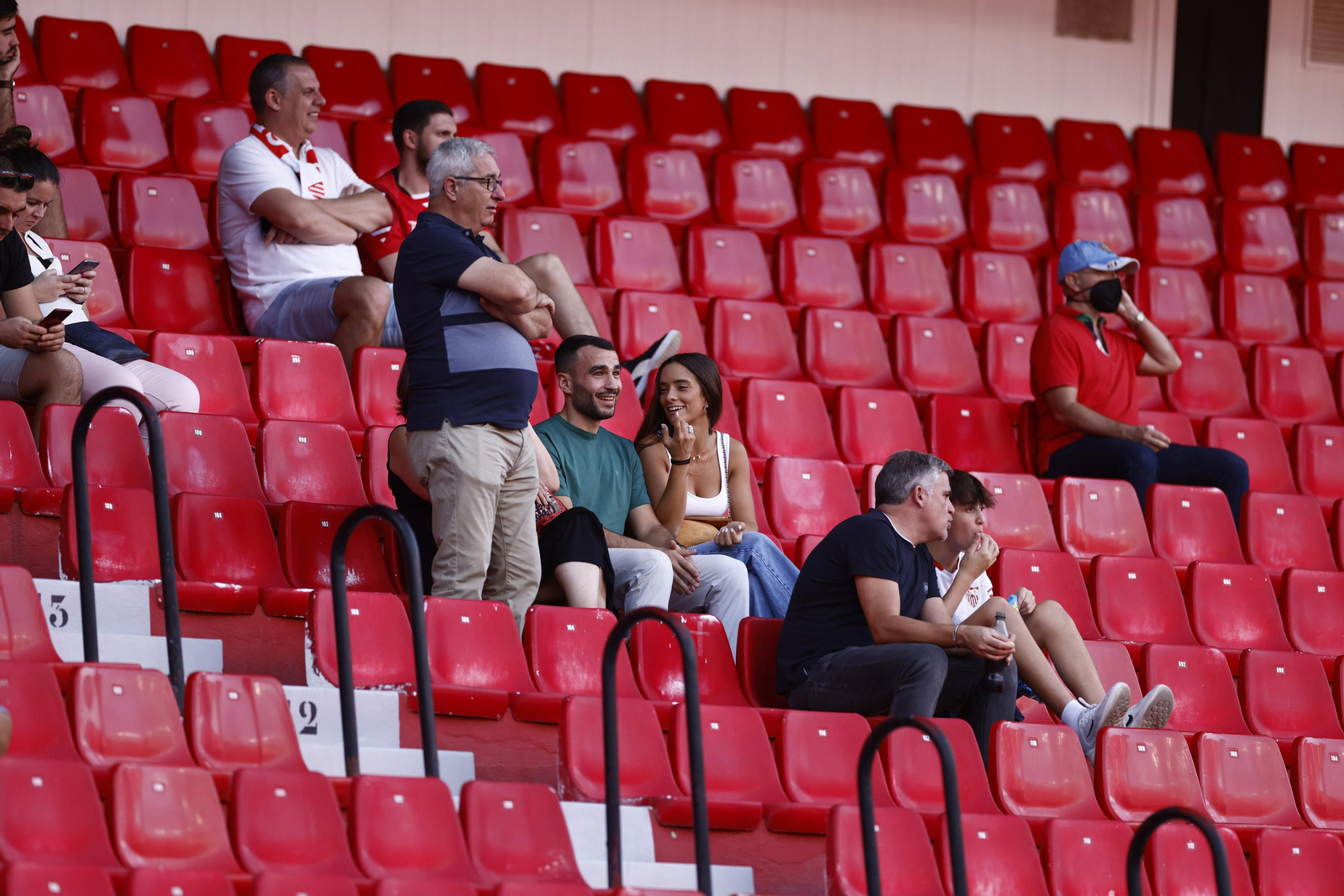 Búscate en las fotos del Sevilla-Athletic