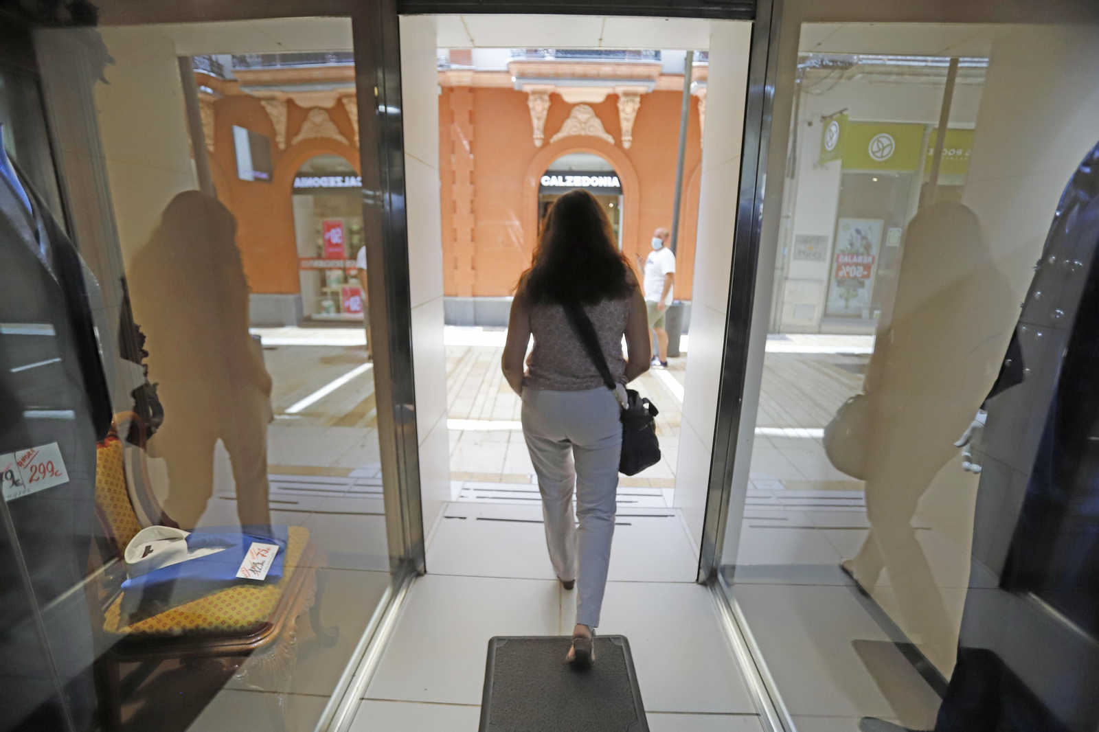 Imágenes de las Rebajas de verano en Huelva