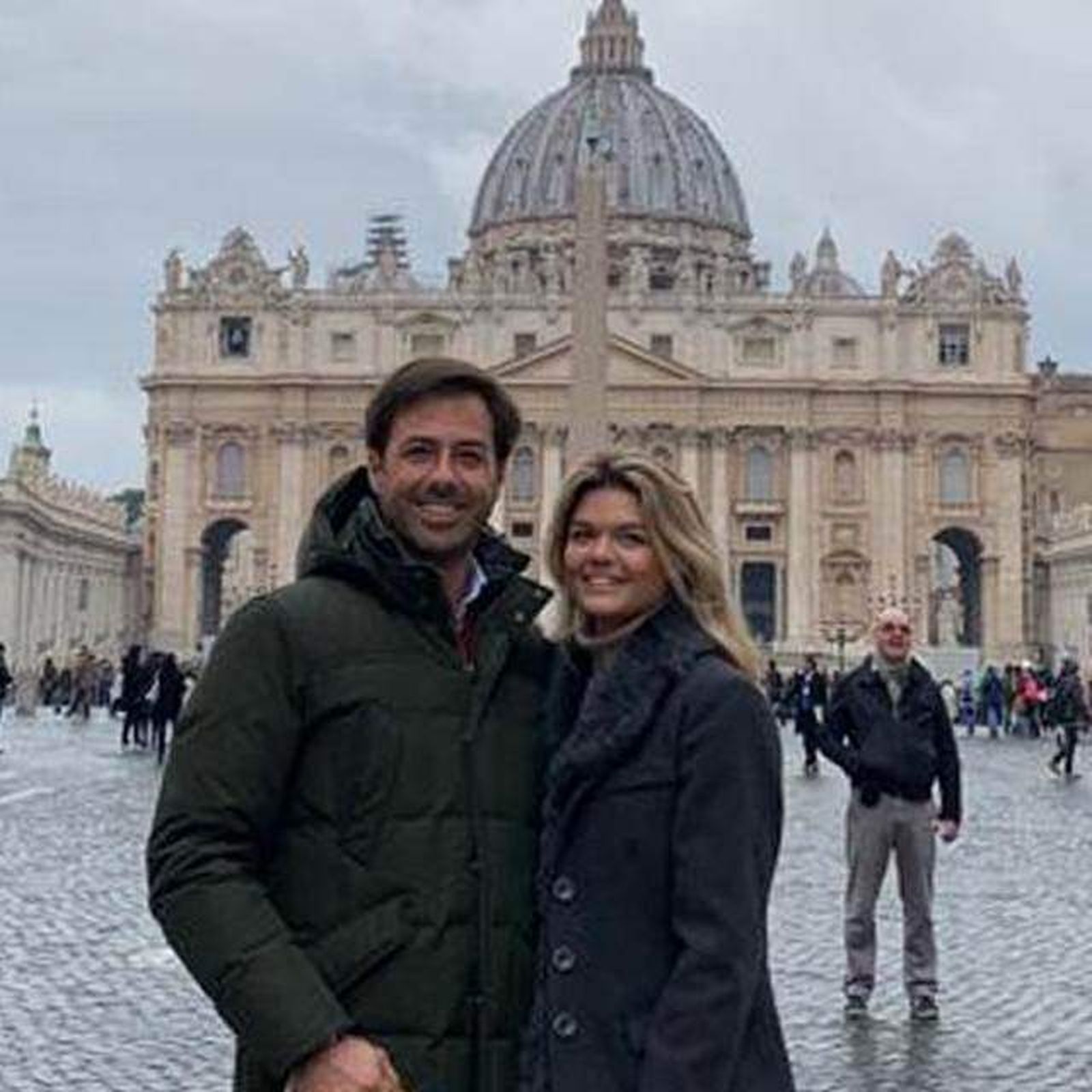 Alejandra Ruiz, la primogénita de Espartaco, con su novio, en una foto de sus redes.