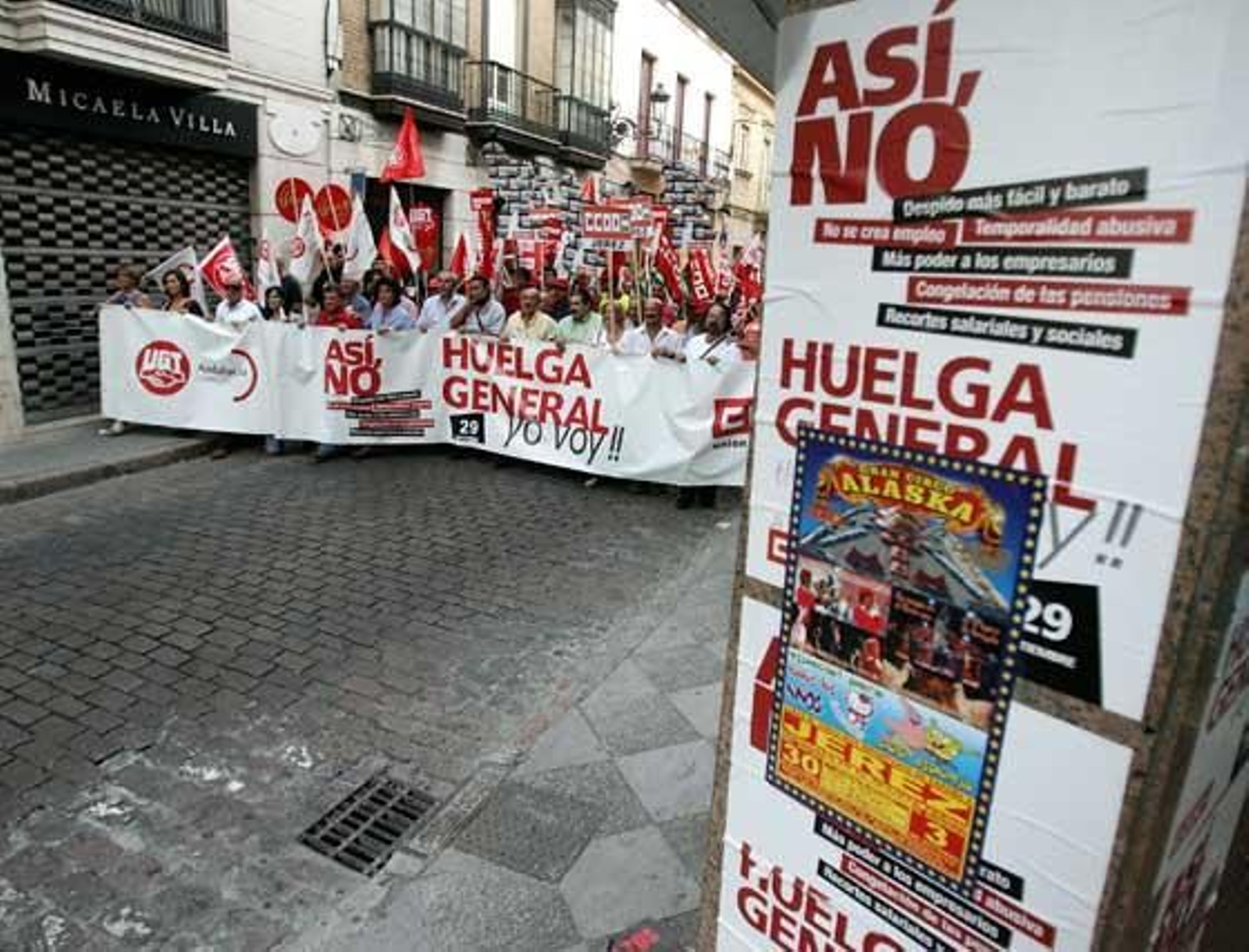 La cabecera de la manifestación, a su paso por la calle Honda.

Foto: Pascual