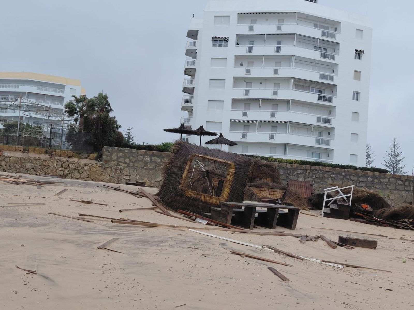 Efectos de la borrasca Leonardo en  la playa de Santa Catalina.