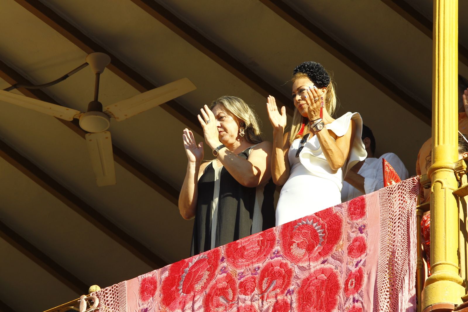 Imágenes del ambiente de la corrida de toros de la Feria de Almería