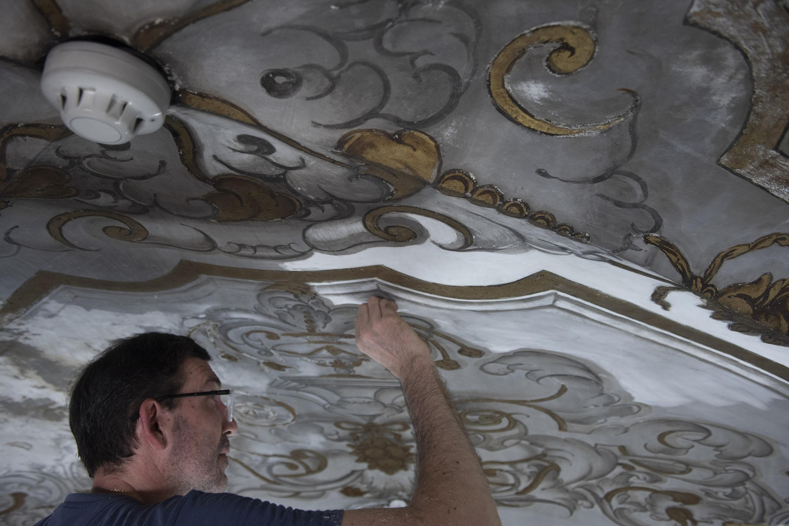 Todas las imágenes de la restauración de las pinturas en la Parroquia de la Magdalena