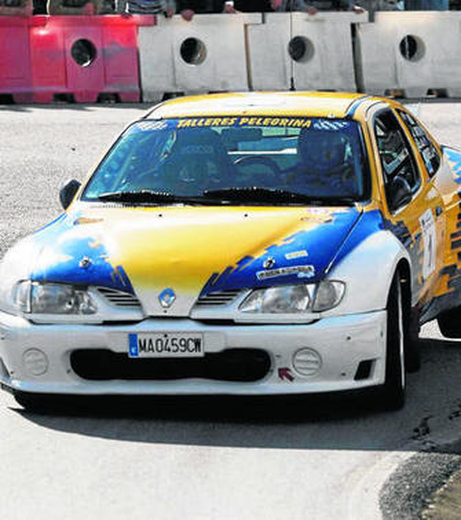 Ortuño, al volante de su Renault Maxi Megane.