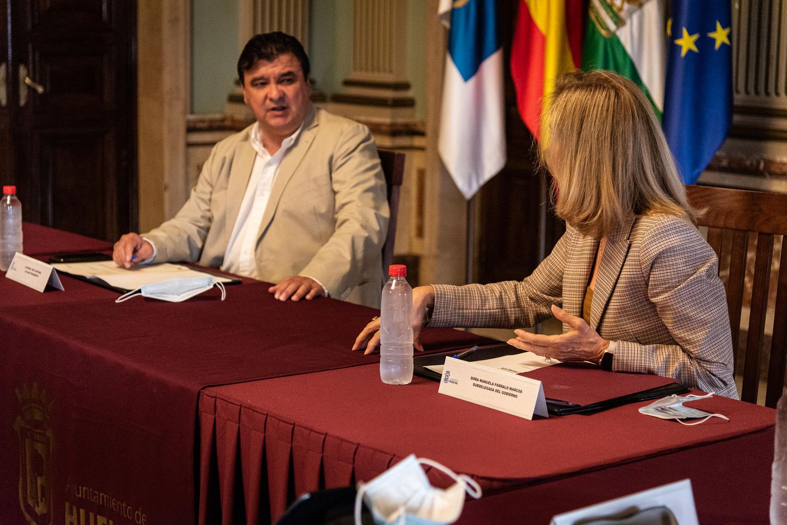 Gabriel Cruz y Manuela Parralo en la Junta Local de Seguridad.