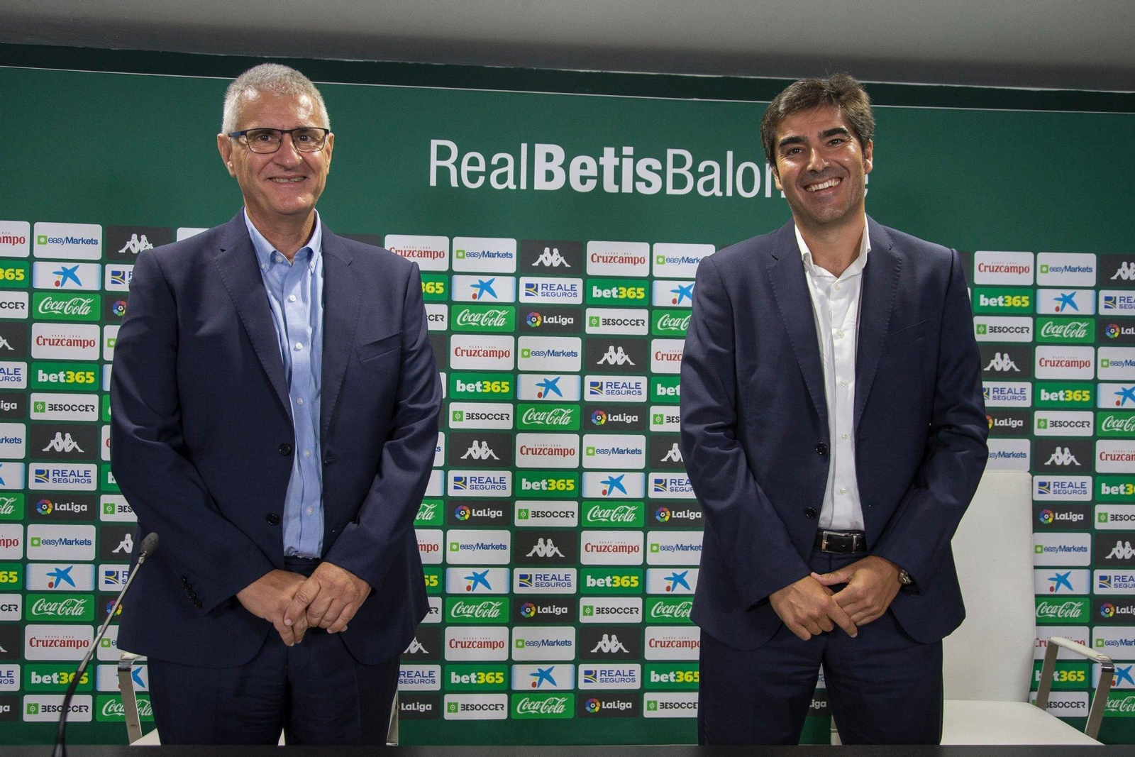 Haro sonríe junto a Cordón antes de comenzar la rueda de prensa.