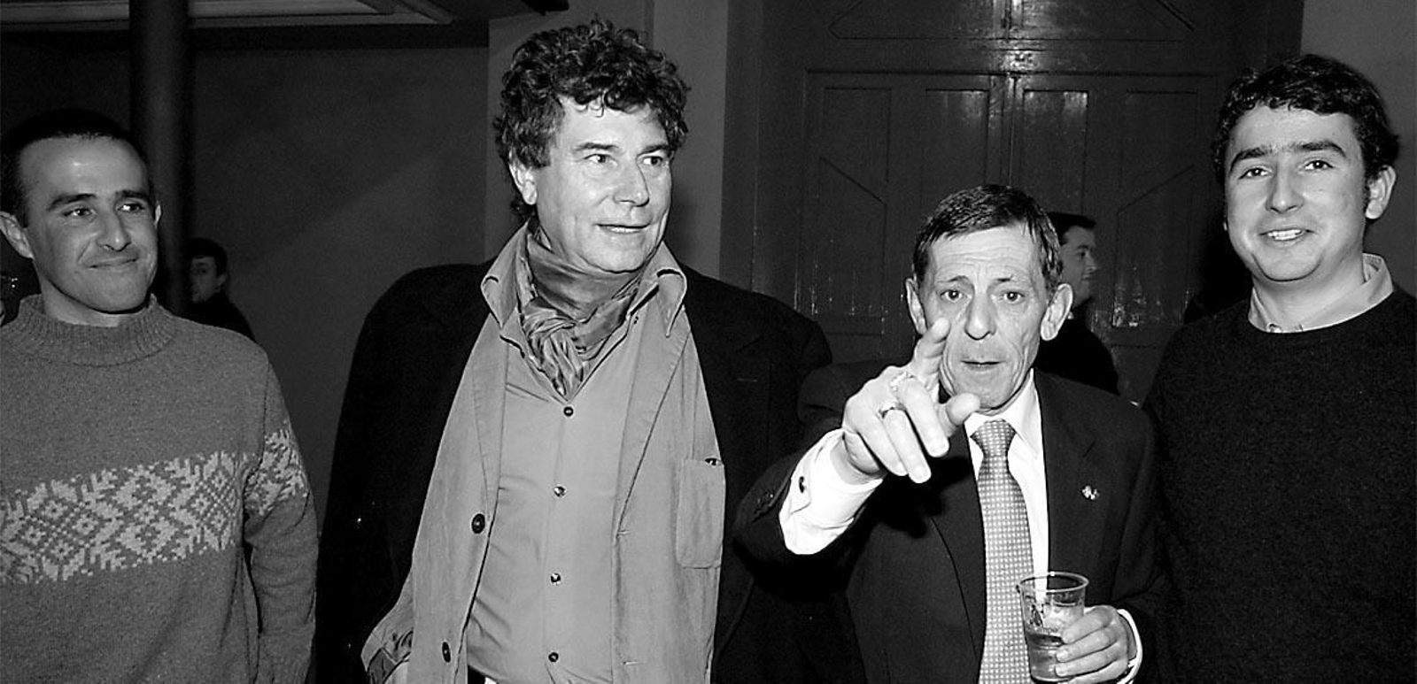 En el teatro con unos aficionados entre ellos Felipe Martín y unos sobrinos de Montellano. En el teatro con unos aficionados entre ellos Felipe Martín y unos sobrinos de Montellano.