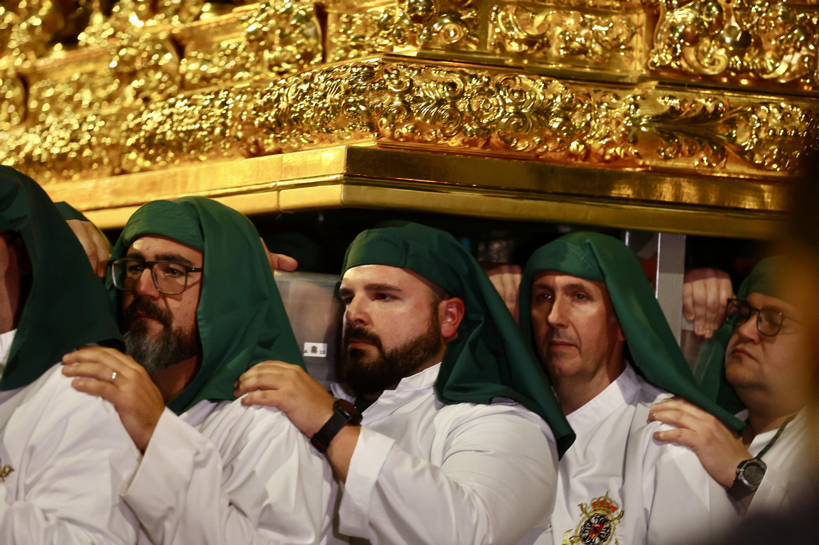 La Esperanza en su procesión del Jueves Santo en Málaga, en fotos