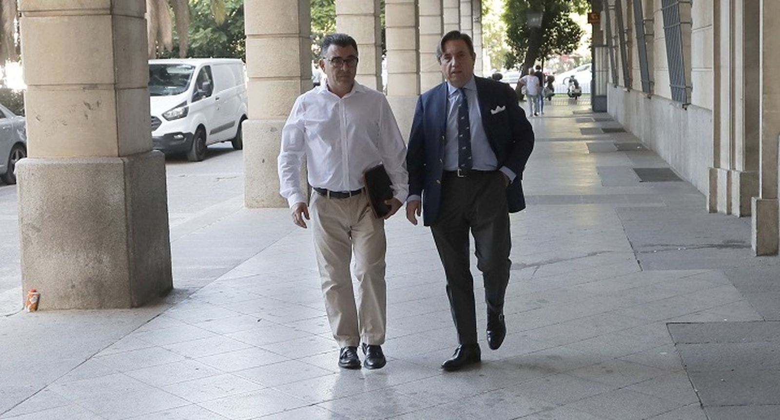 Zulategui llega a los juzgados de Sevilla en una reciente causa contra Jesús León.