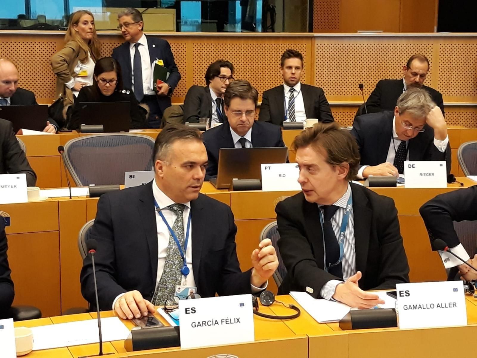 A la izquierda el alcalde de La Palma, Manuel García Félix.