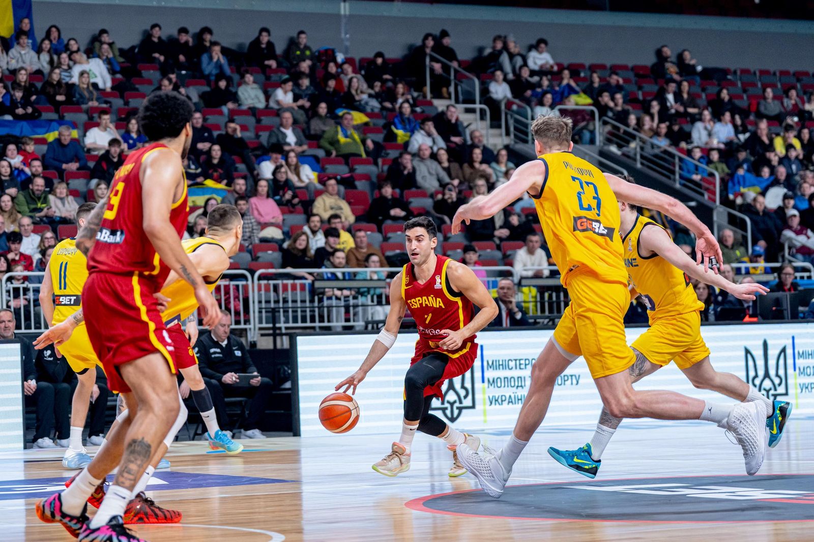 Las mejores fotos del Ucrania-España de baloncesto
