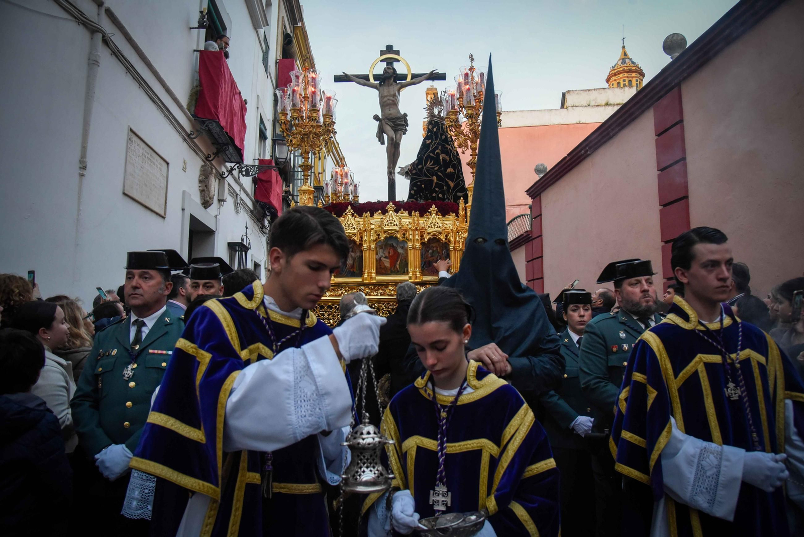 La Hermandad de Santa Cruz en la Semana Santa de Sevilla 2025