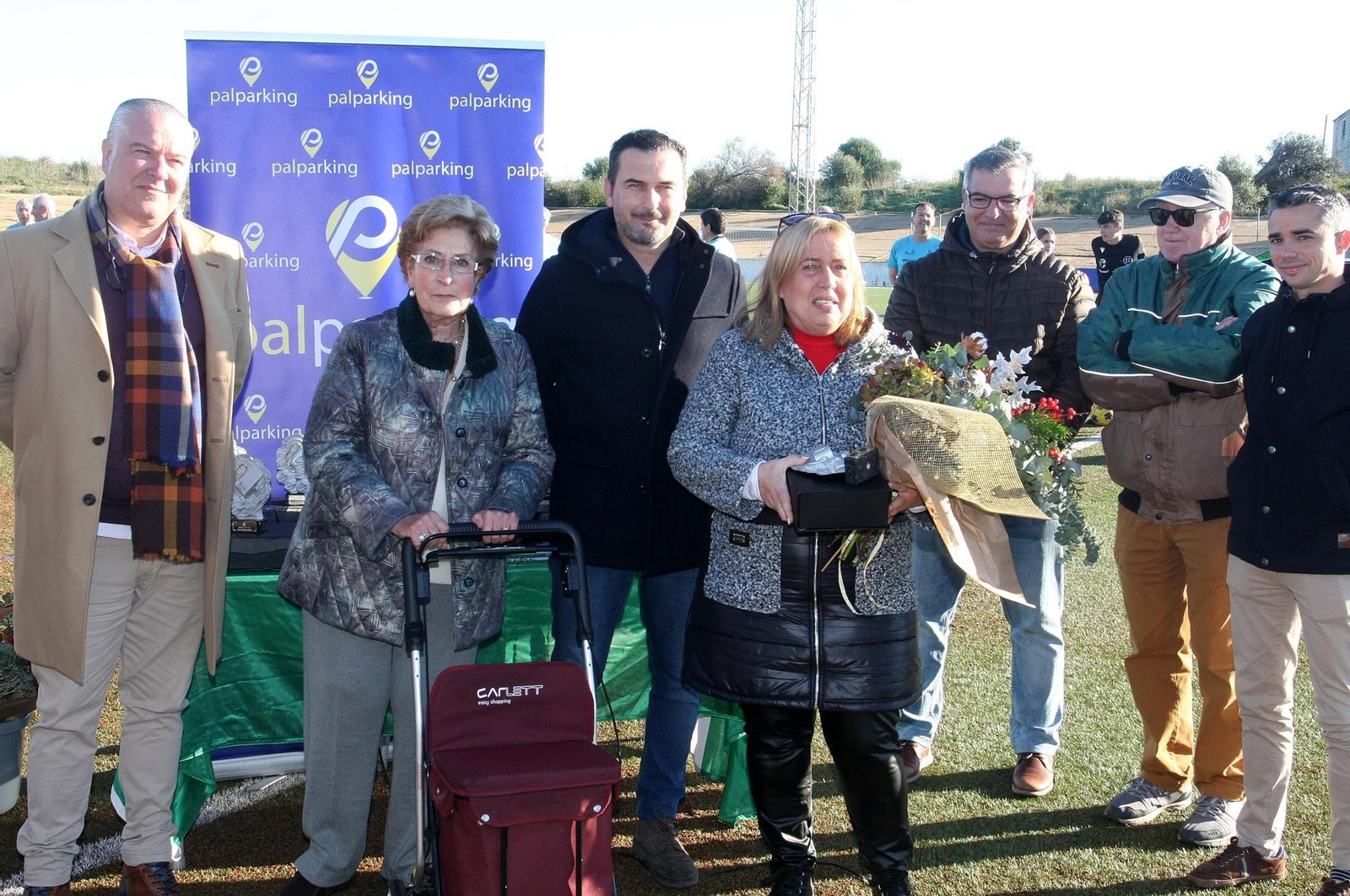 Imágenes del partido homenaje a los árbitros históricos de fútbol de Huelva