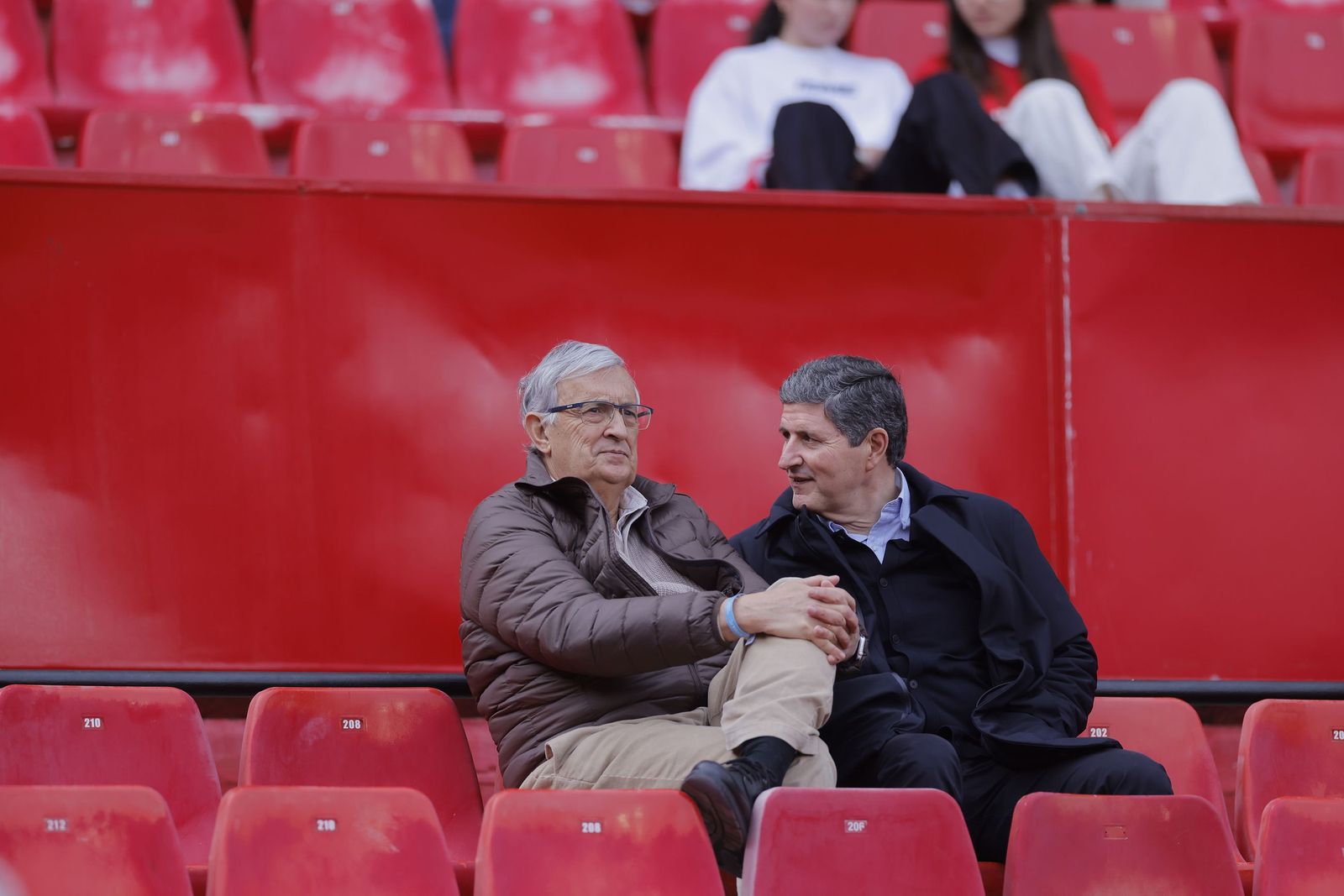 Búscate en las fotos del Sevilla - Girona