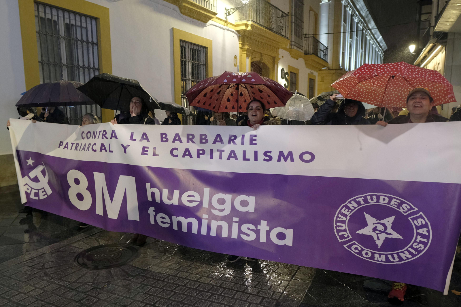 Manifestación 8M del Movimiento Feminista de Sevilla Con el lema "Ni promesas, ni excusas. Las mujeres exigimos realidades"